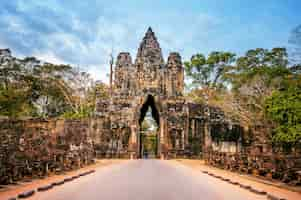 Free photo sculptures in the south gate of angkor wat, siem reap, cambodia.