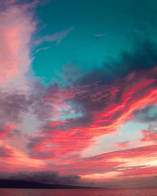 Free Photo sea under a cloudy sky during a breathtaking colorful sunset