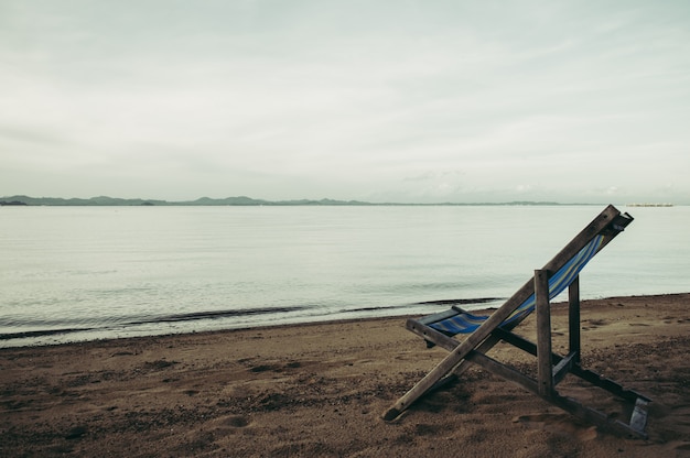 Free photo sea with resort and beach chairs