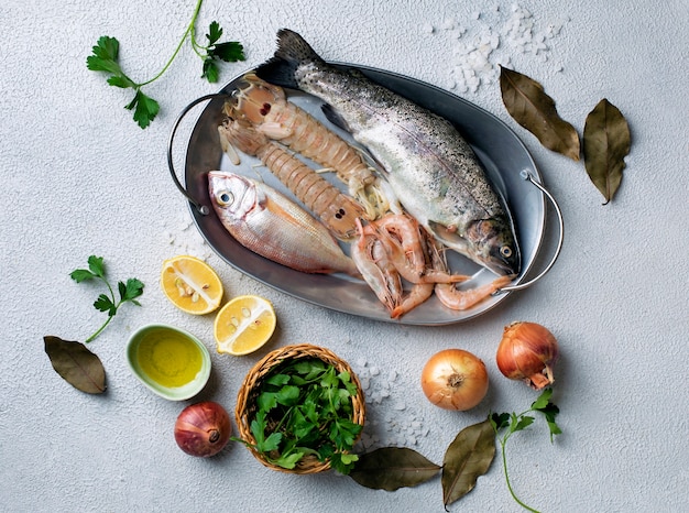 Seafood cleaning process in the kitchen