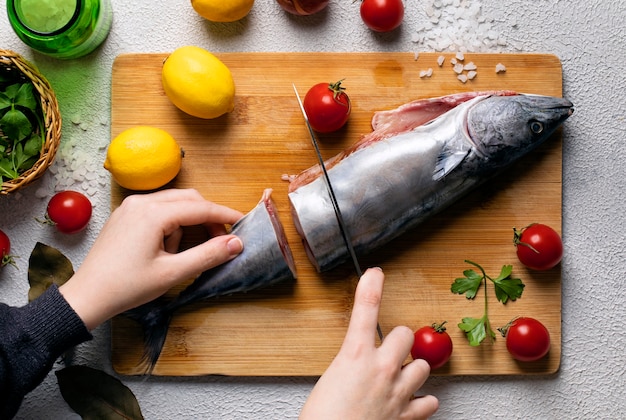 Free photo seafood cleaning process in the kitchen