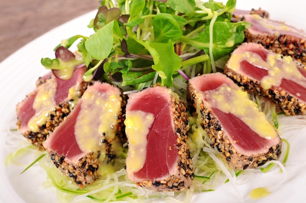 Free Photo seared tuna with sauce and green salad