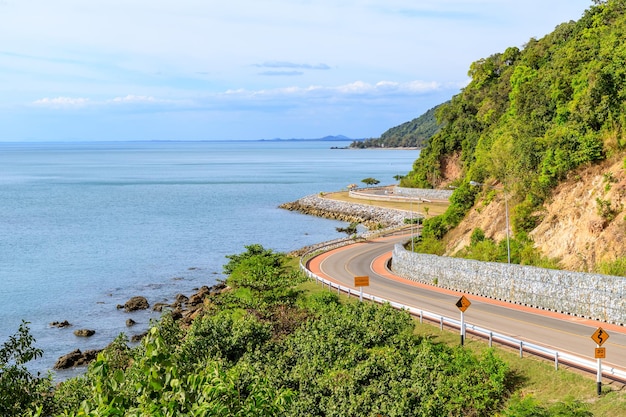 Free photo seaside road highway from noen nangphaya view point in chanthaburi east of thailand