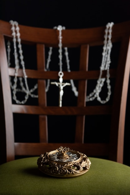 Free Photo selective focus of a beautiful glided jewelry box and  a shiny necklace hanging on the chair