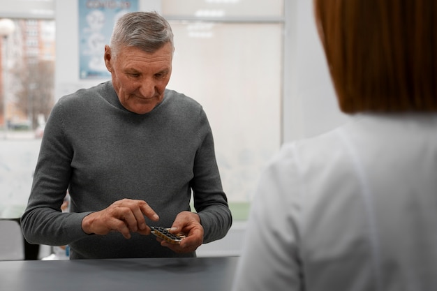 Free photo senior man buying medicine at the pharmacy