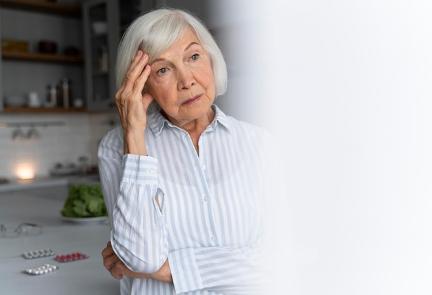 Senior woman confronting alzheimer disease