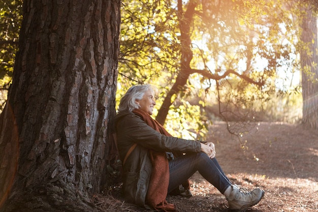 Free photo senior woman enjoying a hike in nature