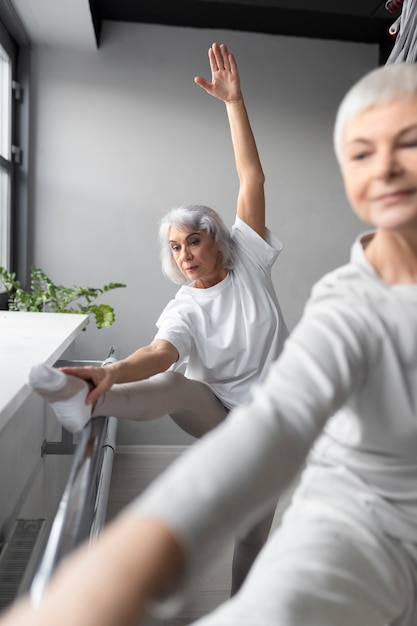 Free photo senior women doing fitness exercises at the gym