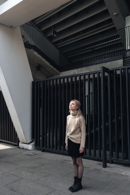 Free photo serious young blonde lady walking outdoors.