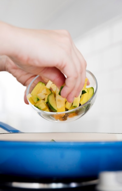 Free photo serving zucchini on frying pan