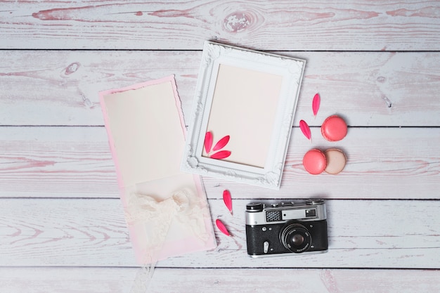 Free Photo set of macaroons near photo frame, retro camera and paper