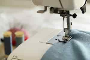 Free photo sewing machine working