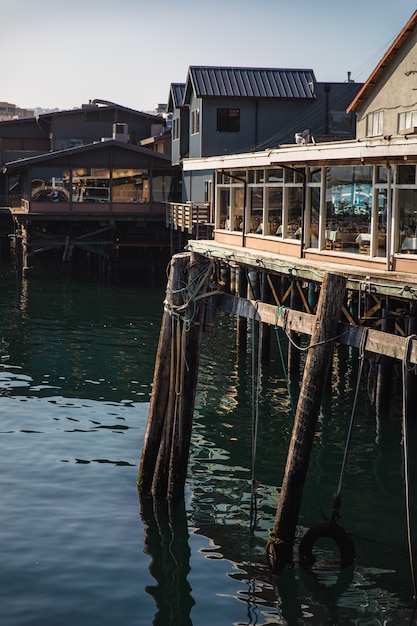 Free photo shallow focus of building near body of water