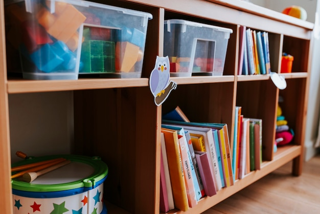 Free Photo shelves of toys and books in a nursery school