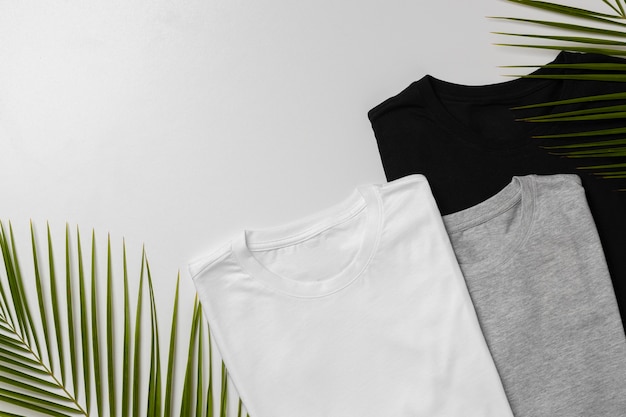 Free Photo shirt mockup concept with plain clothing