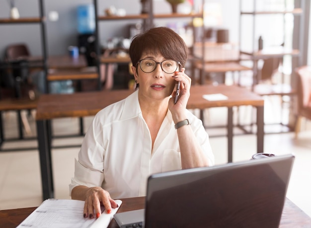 Short haired business woman medium shot