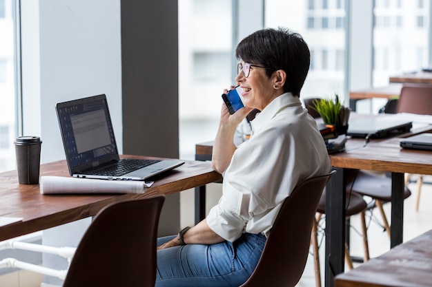 Short haired business woman sitting