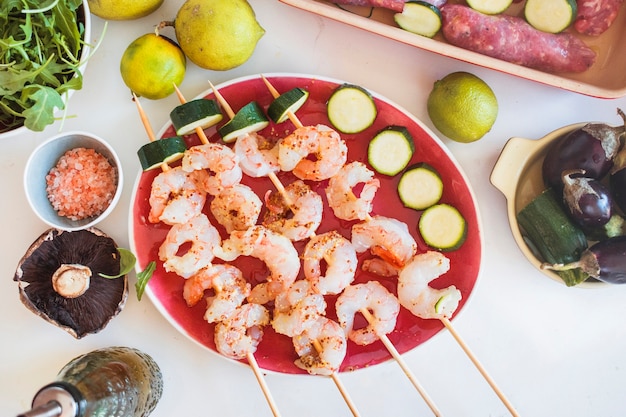 Shrimp kebabs served with vegetables and fruits