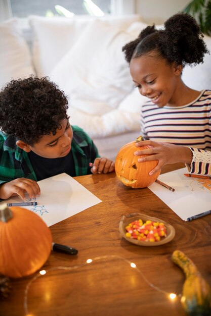 Siblings drawing together before the thanksgiving dinner