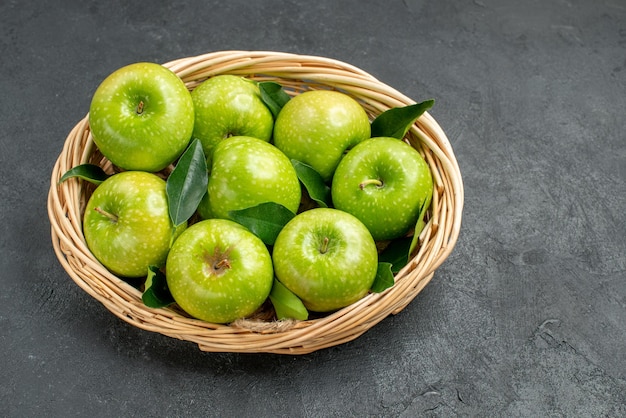 Side close-up view green apples the appetizing eight green apples in the wooden basket