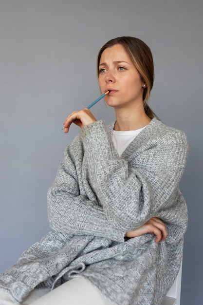 Free photo side view anxious woman with pencil