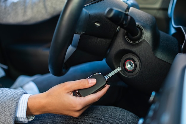 Free Photo side view of businesswoman using keys to turn on the car