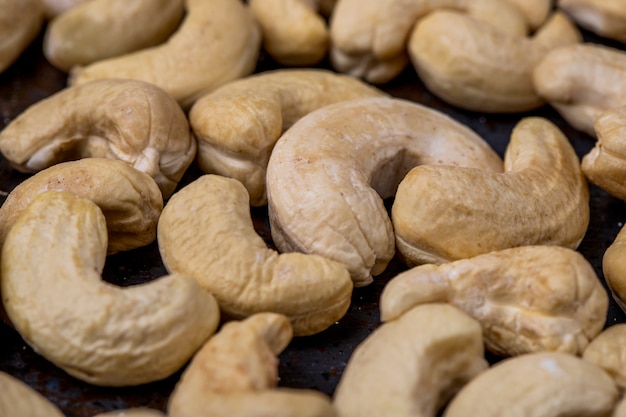 Free photo side view of cashews on black background