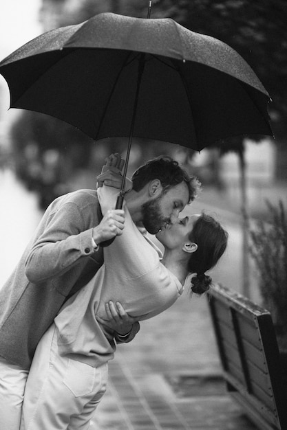 Free Photo side view couple kissing in rain