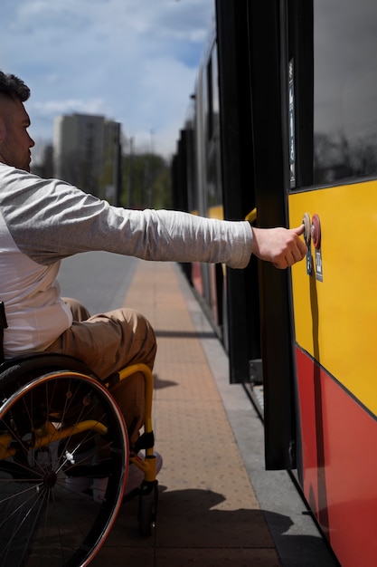 Free photo side view disabled man waiting for the bus