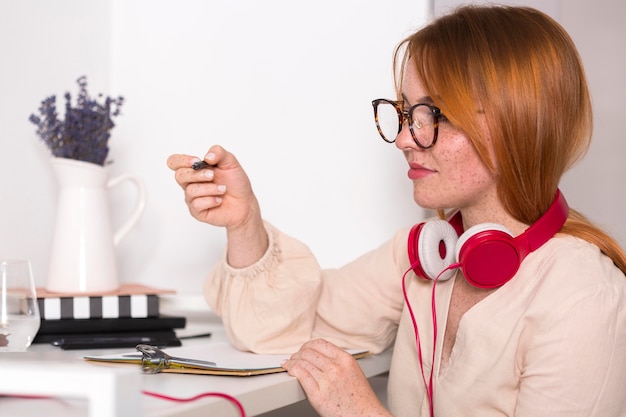 Free Photo side view of female teacher with glasses holding an online class