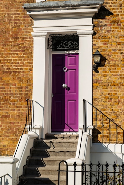 Free Photo side view of front door with brown wall