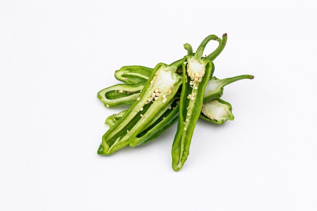 Free Photo side view green chili pepper sliced