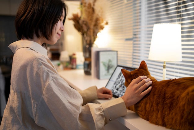 Free photo side view japanese woman with cat