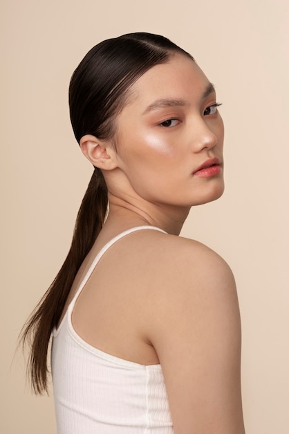 Free photo side view korean woman posing in studio