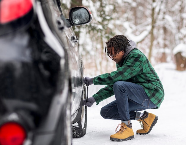 Free photo side view man checking car