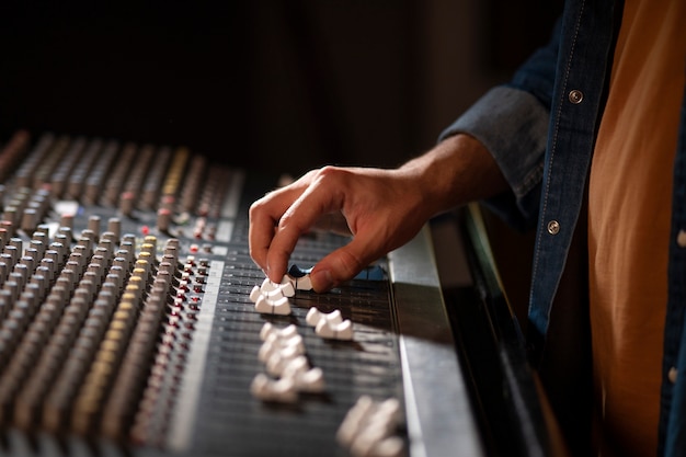 Free photo side view musician working in studio