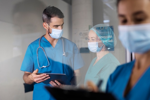 Free Photo side view nurses with face masks