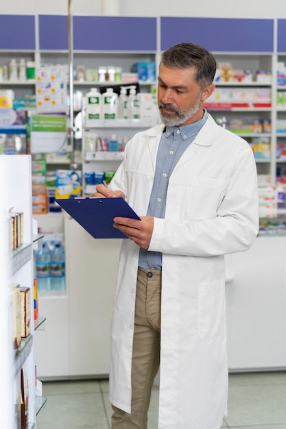 Free photo side view pharmacist at work