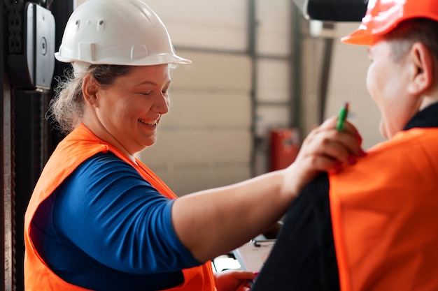 Free photo side view plus-size people working in construction