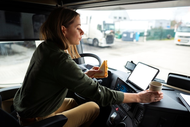 Free photo side view professional female driver in truck