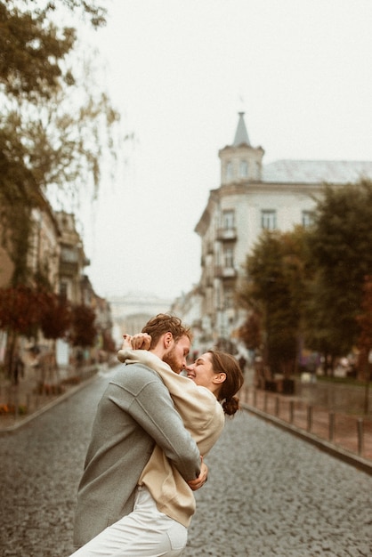 Side view romantic couple outdoors