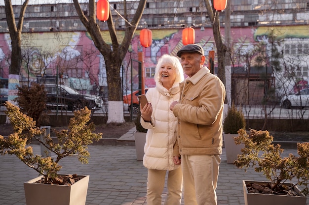 Side view smiley senior people outdoors