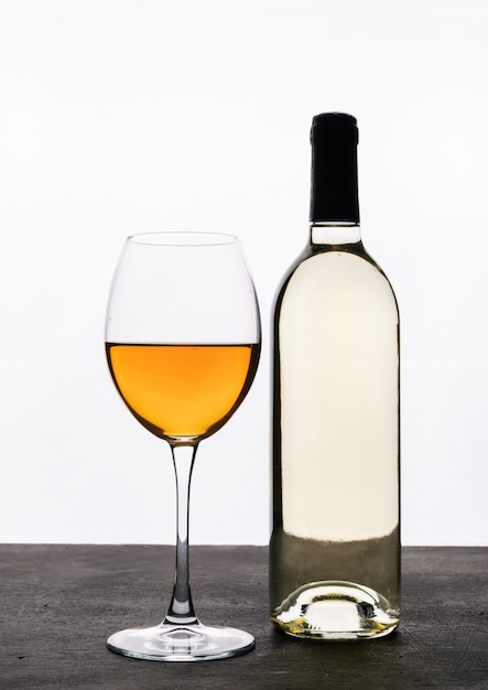 Free photo side view white wine with glass on white vertical