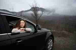 Free photo side view woman in car