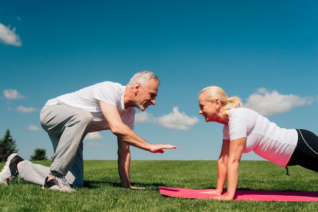 Side view woman doing push-ups