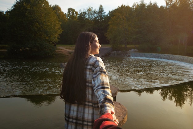 Free photo side view woman in nature