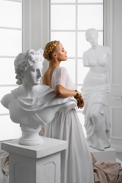 Free photo side view woman posing as greek goddess