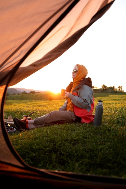 Free photo side view woman sitting outdoors