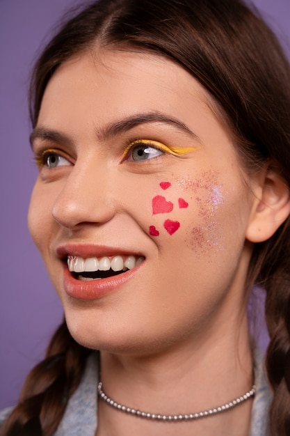 Side view woman with graphic eye makeup