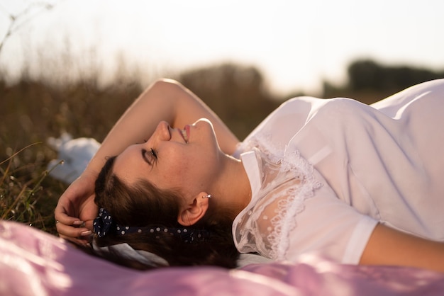 Free photo side view of a young woman enjoying the weather